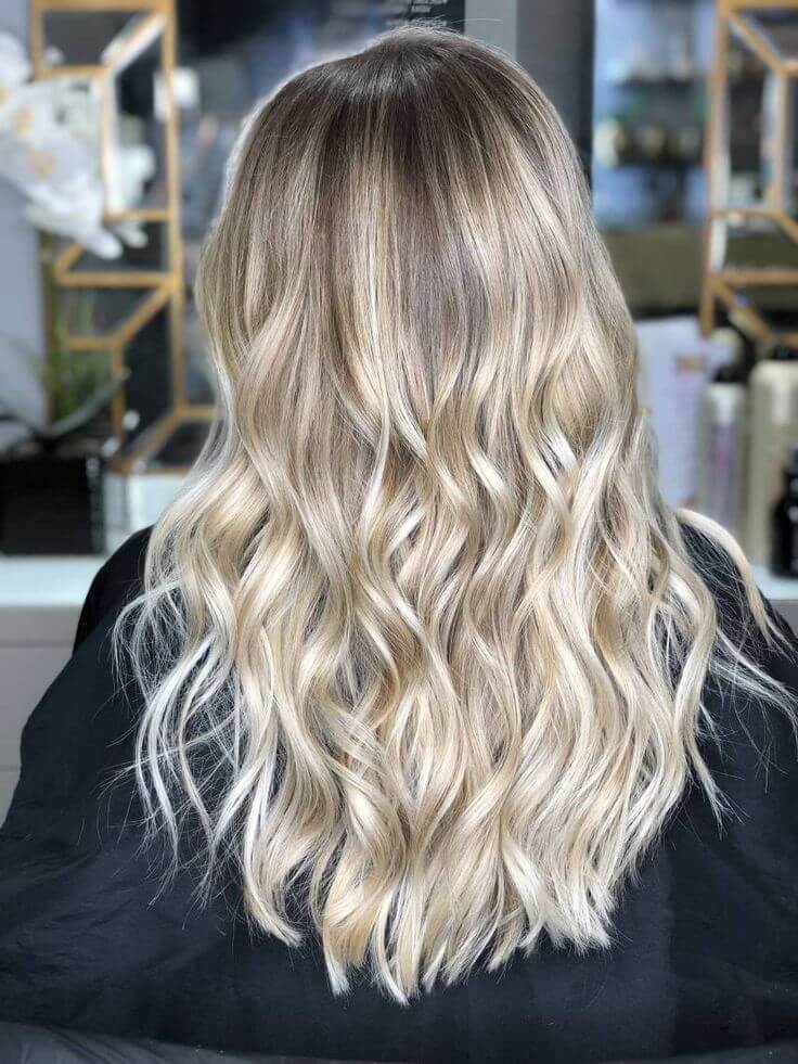 Coiffure avec balayage ombré blond